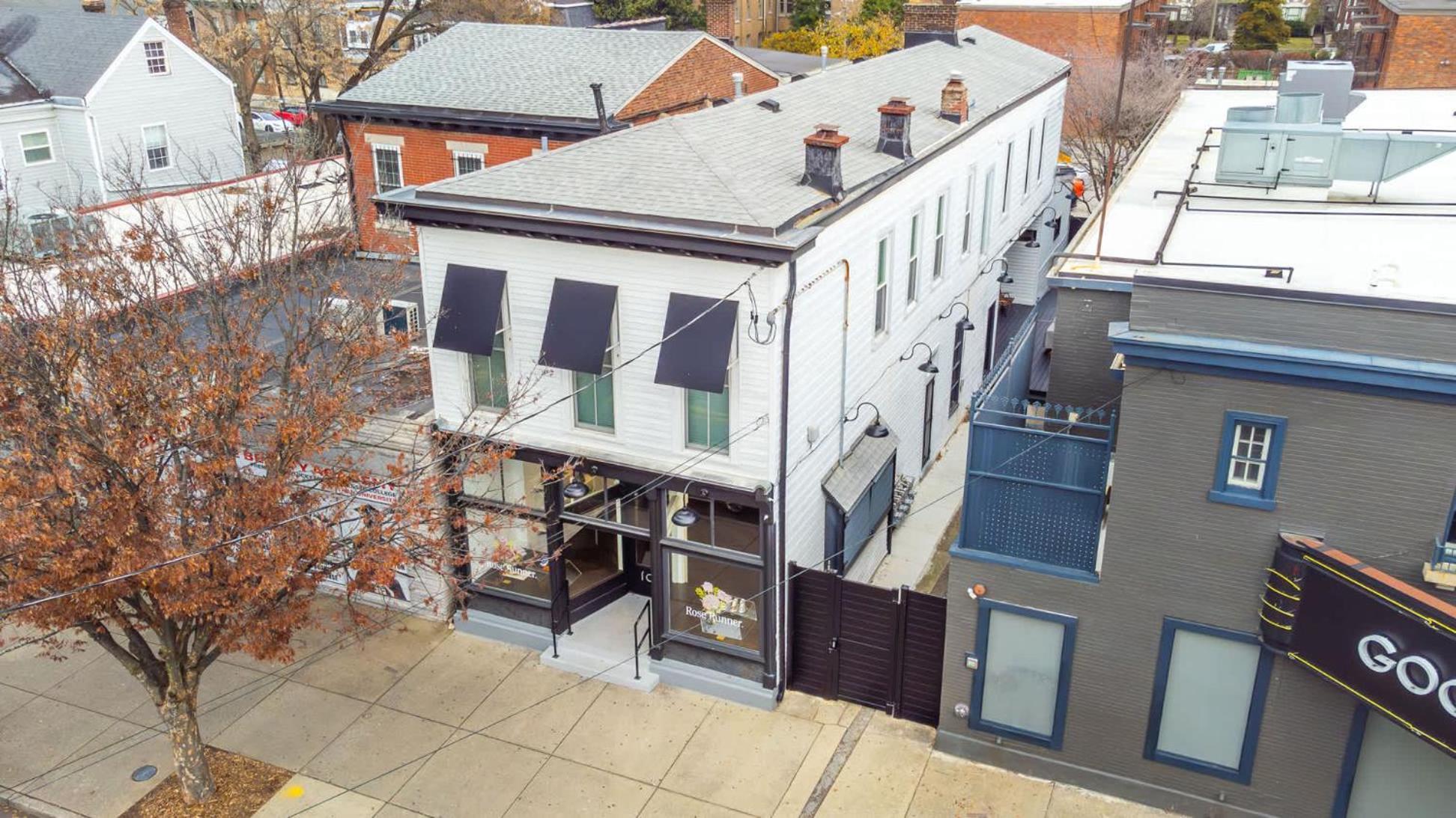 Charming Steps From Spots Apartment *