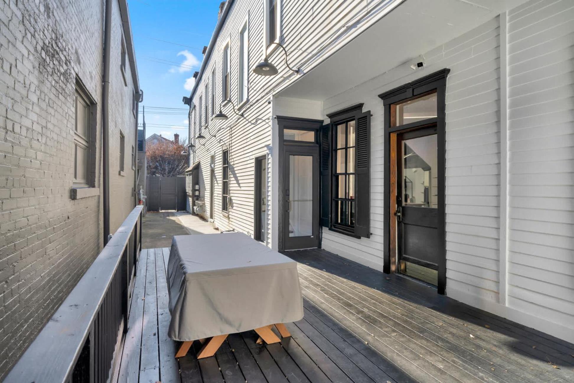 Charming Steps From Spots * Louisville