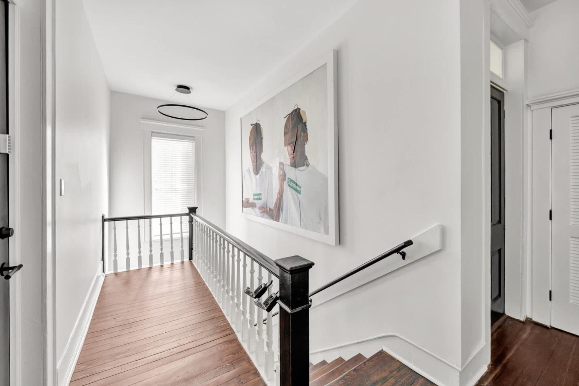 Apartment Charming Steps From Spots