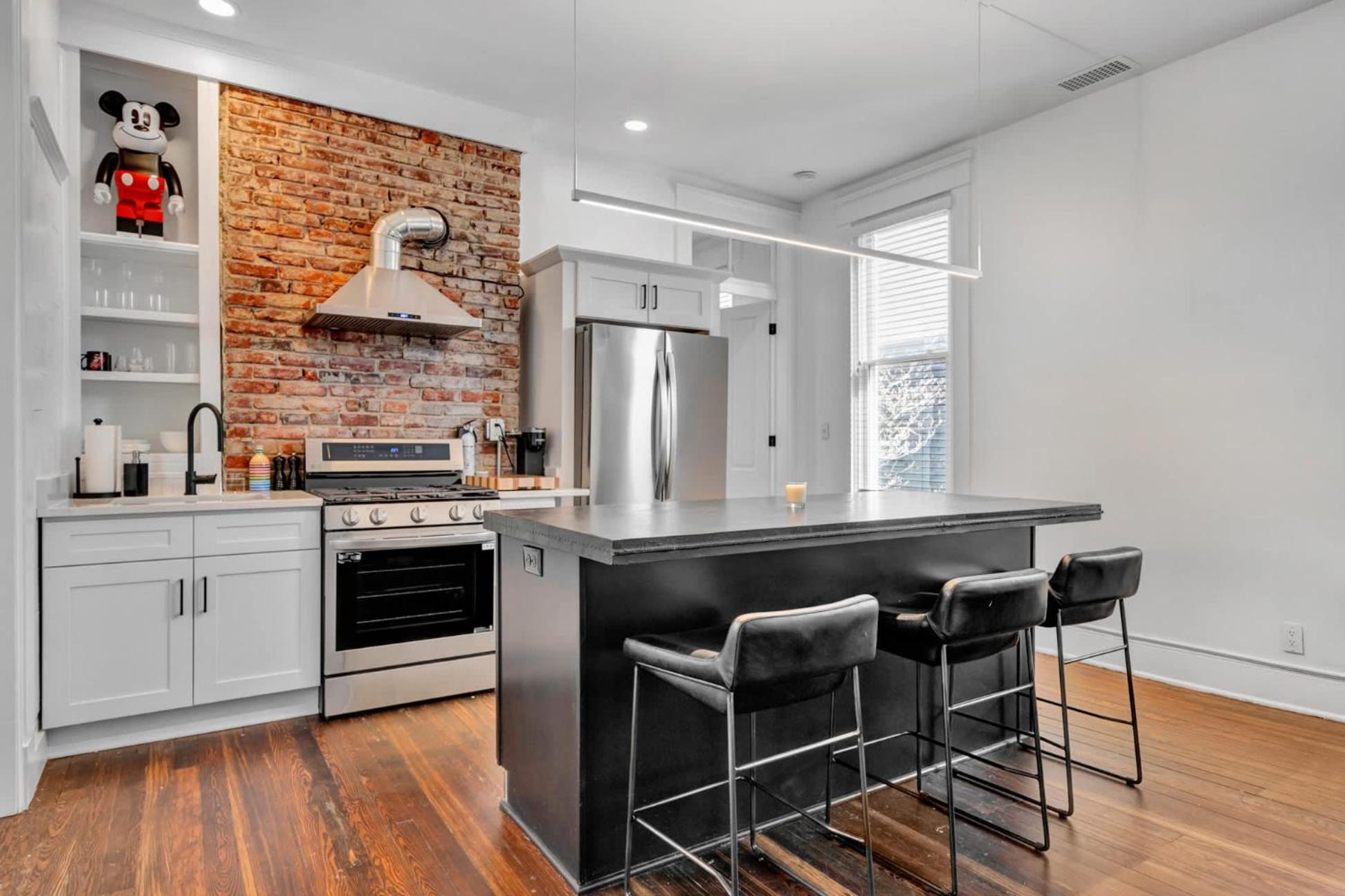 Charming Steps From Spots Apartment