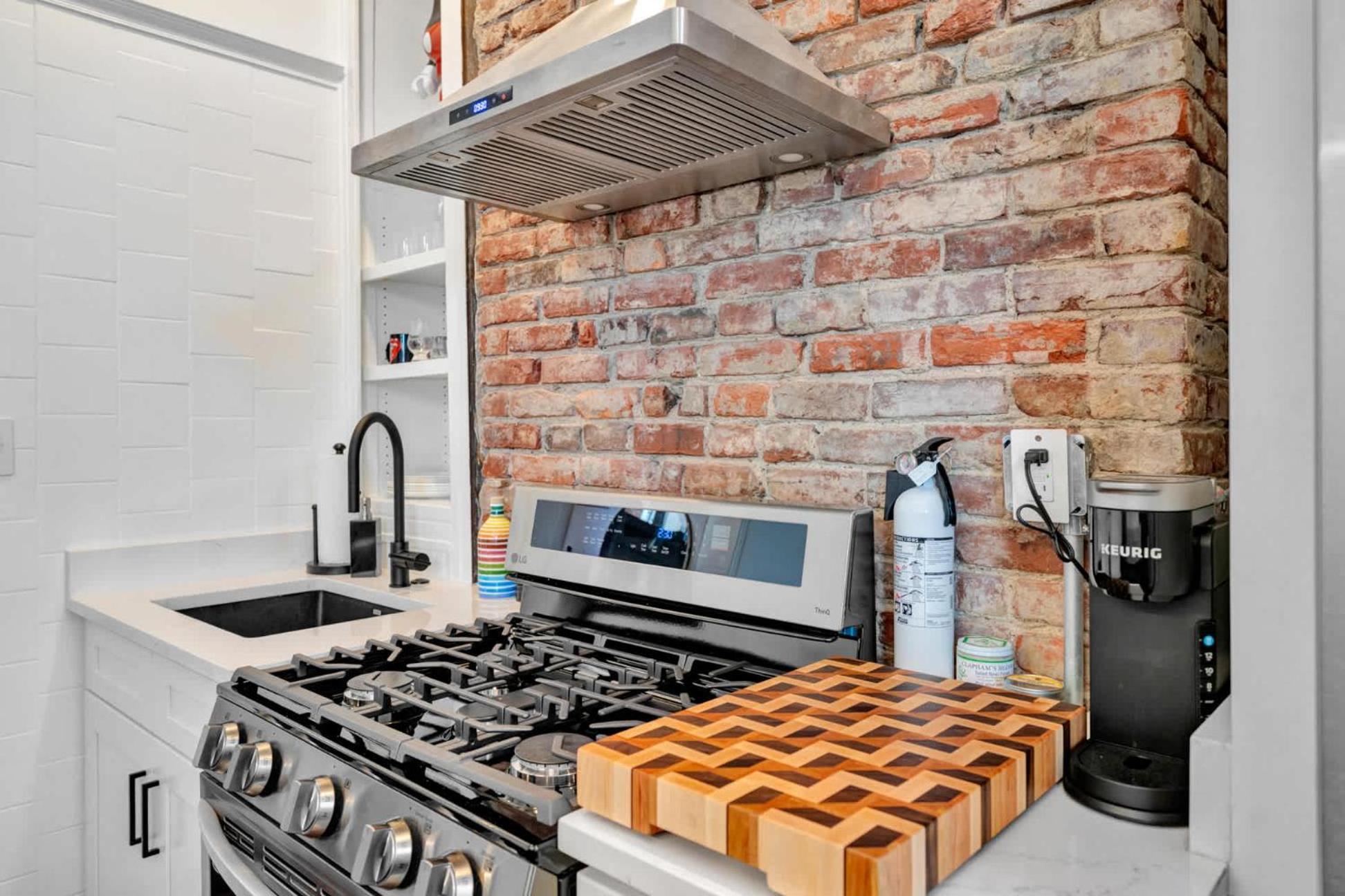 Apartment Charming Steps From Spots Louisville